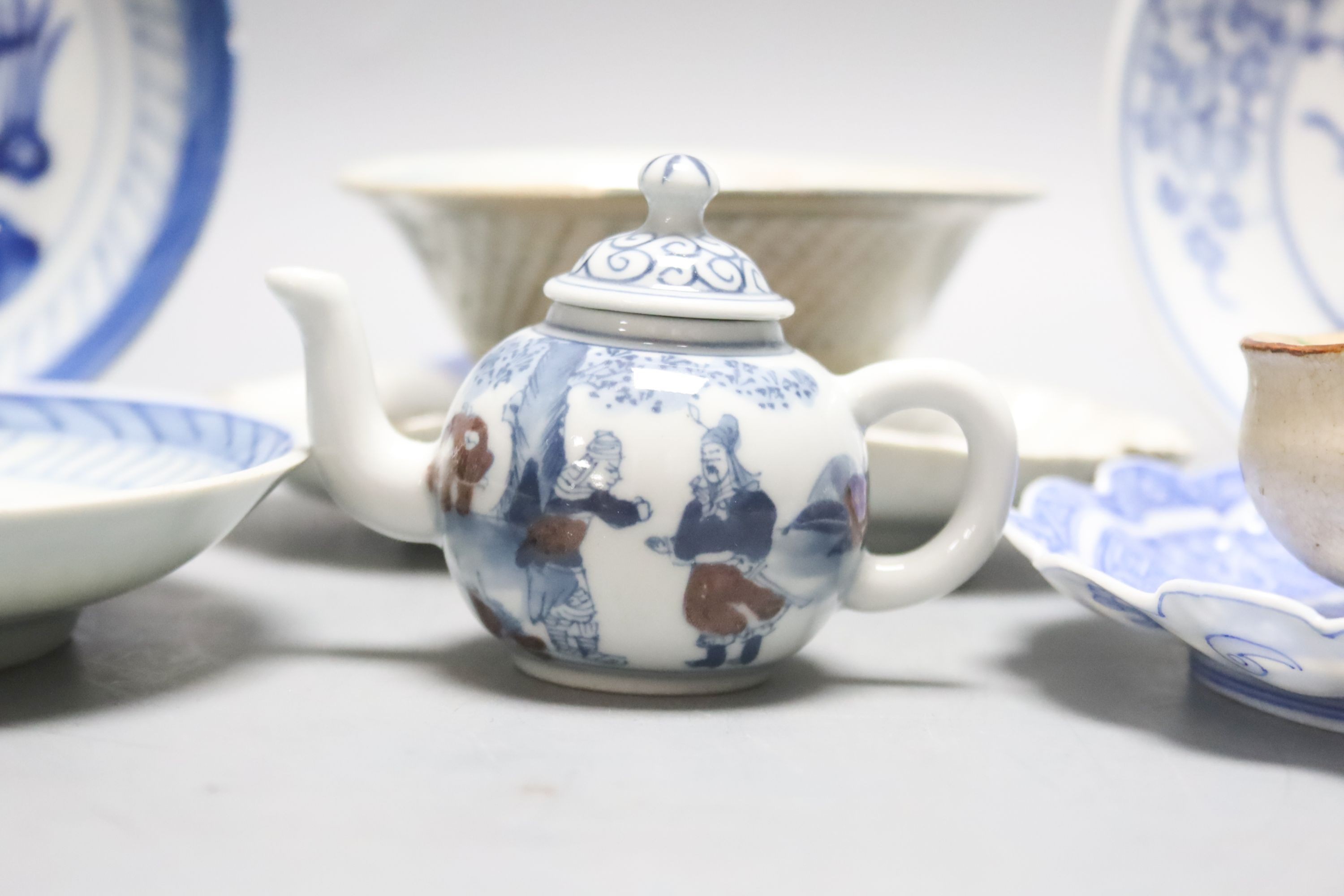 Assorted Chinese and oriental ceramics.